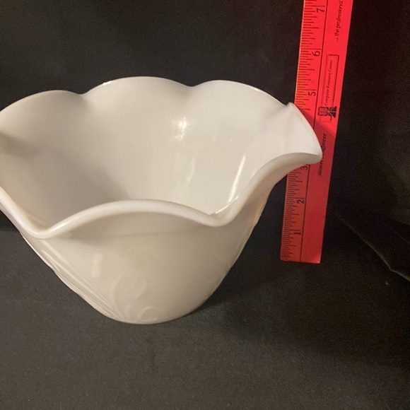 Hazel Atlas Platonite Milk Glass Embossed Wheat Ruffled Edge Bowl.​ - Picture 6 of 6